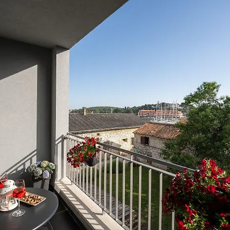 Apartmán Luxusapartment Mit Meerblick Nur 50 Meter Zum Yachthafen, 300 Meter Zum Vrsar