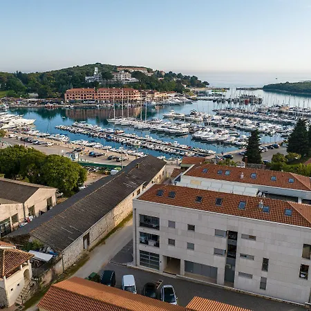 Luxusapartment Mit Meerblick Nur 50 Meter Zum Yachthafen, 300 Meter Zum